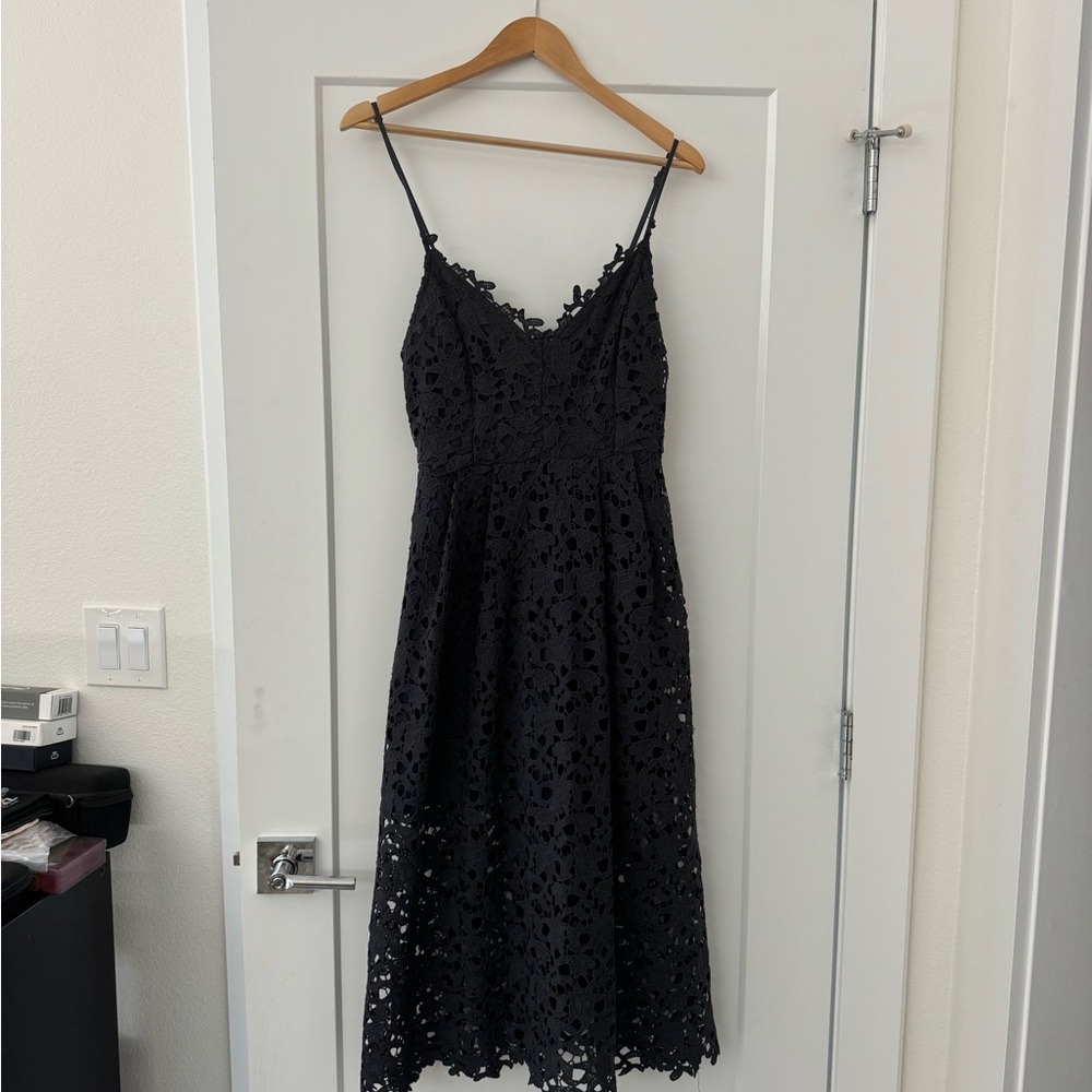 ASTR the Label blue lace midi dress - size medium